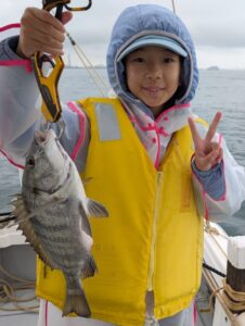 alt="岡山・瀬戸内海でタイラバで釣れたクロダイの釣果写真"